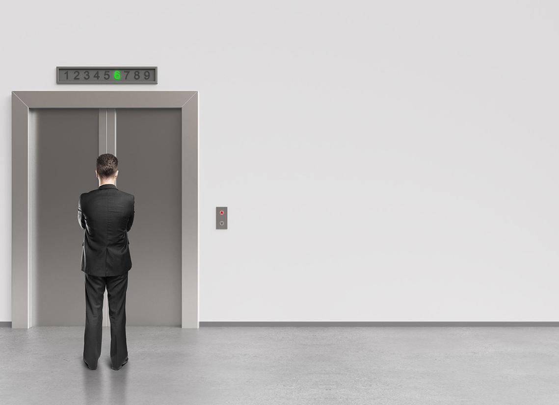 📐 Математика ожидания: где встать, чтобы быстрее добраться до лифта?